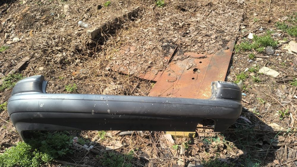 Тоиота калдина.задни бампер 2 штуки.