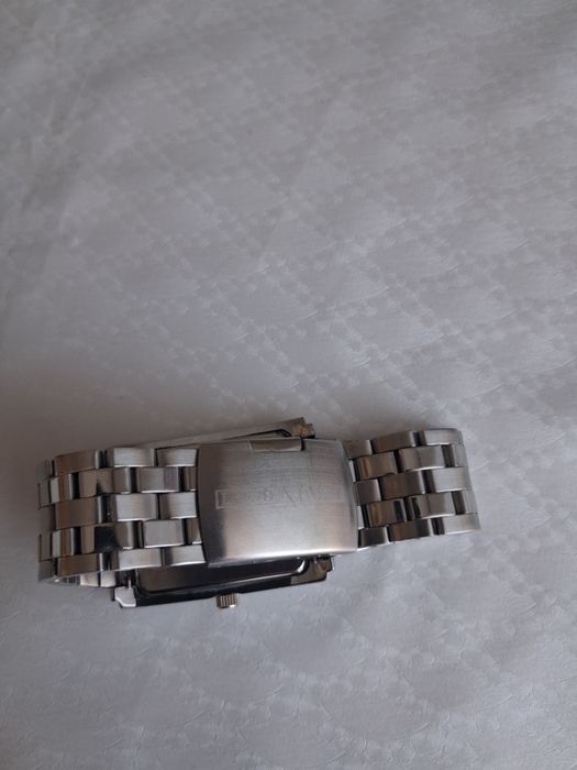 Продам  часы  Ledfort