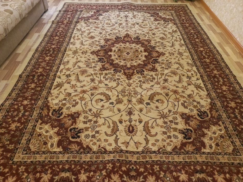 Продаётся Ковёр в отличном состоянии