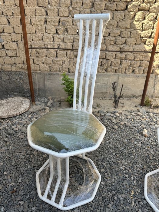 Стол со стульями