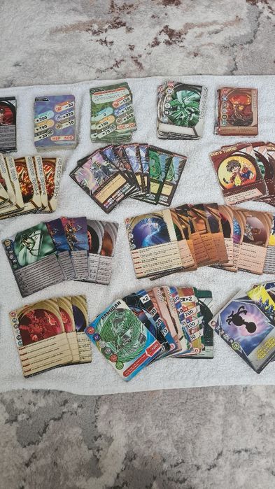 Бакуган играчки и карти