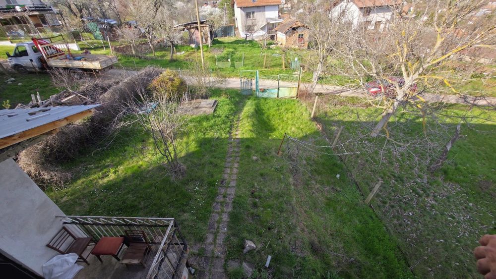 Продава се къща в село Лобош, област Перник