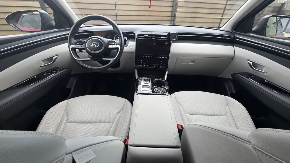 Hyundai Tucson Hyundai Tucson Hybrid 230CP 4WD Premium • 2023 • Garanție2028•Deosebit