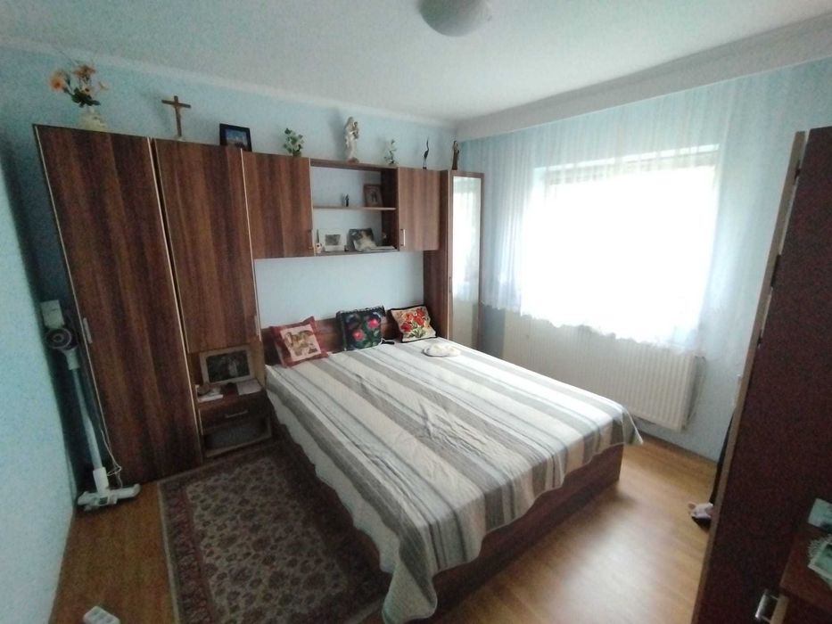 Apartament 4 camere decomandat, et. 1/4,  81 mp. Frumoasa, Diminetii