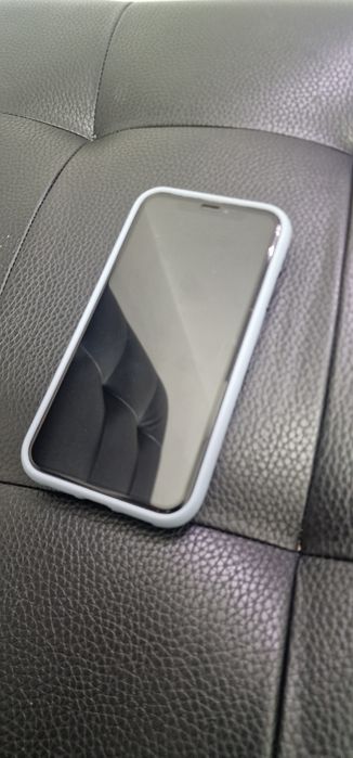 IPhone xr 4/128.    .