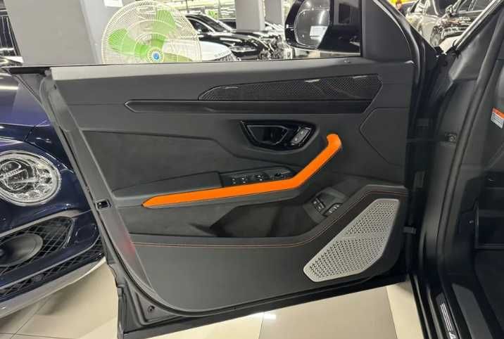 Lamborghini Urus V8 SE 812 Л.С.