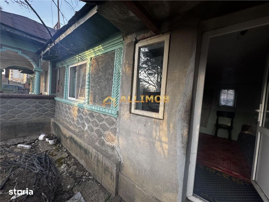 Casa batraneasca si teren 758 mp in Negoiesti.