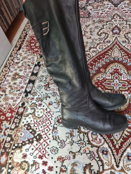 Продам практически новые кожаные сапоги