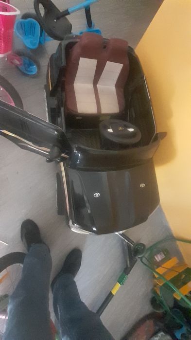 Детская машина на акумуляторе