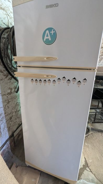 Combina frigorifica Beko mare, 450 l în stare de funcționare - vezi descrierea