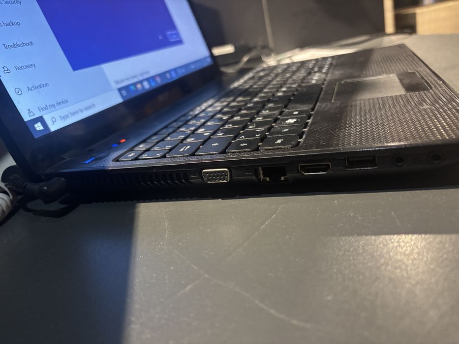 Acer Лаптоп Intel i3 / 4GB RAM – идеален за интернет и офис
