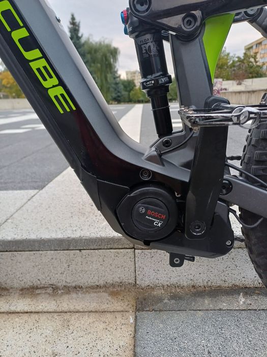 Vând bicicletă electrică full'suspension carbon CUBE