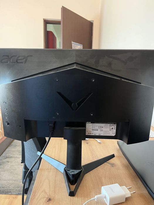 Vând monitor acer nitro 100 hz cu ecranul spart