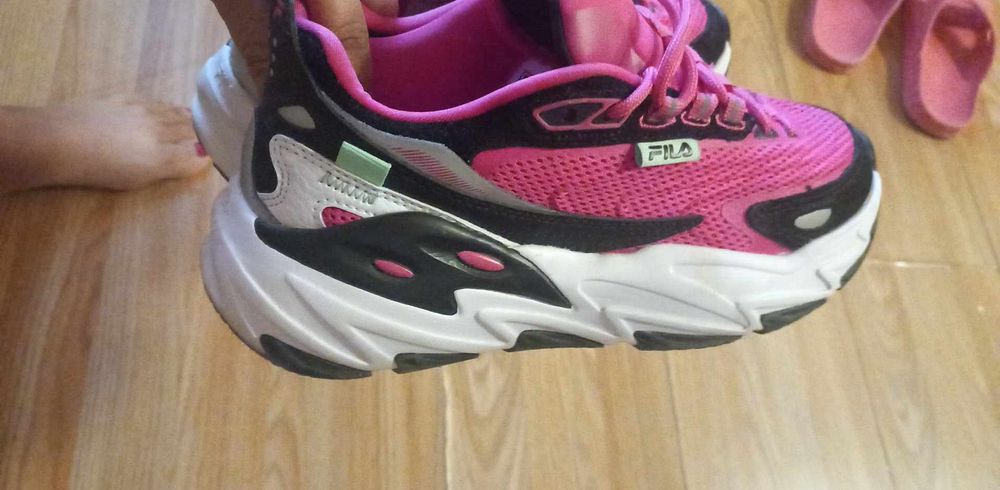 Продавам маратонки