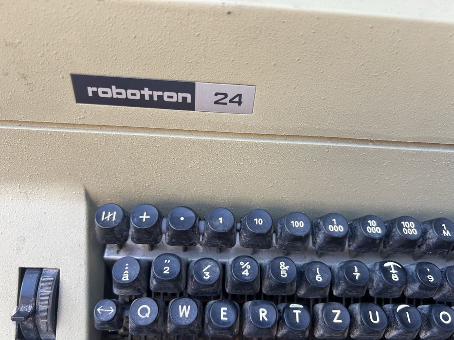 Masina de scris vintige Robotrom