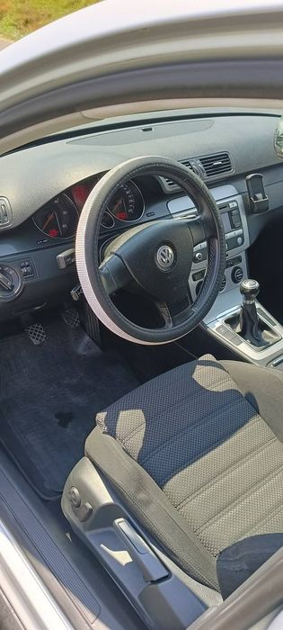 Vând Volkswagen Passat B6 Variant 2.0 TDI