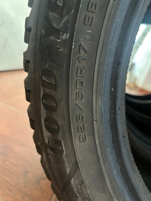 Продаю комплект шин
