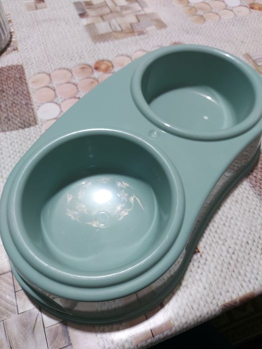 Двойна купечка за хранене на домашни любимци