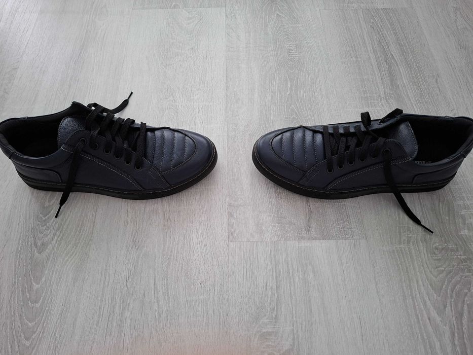 Vand 3 perechi de pantofi nr.43