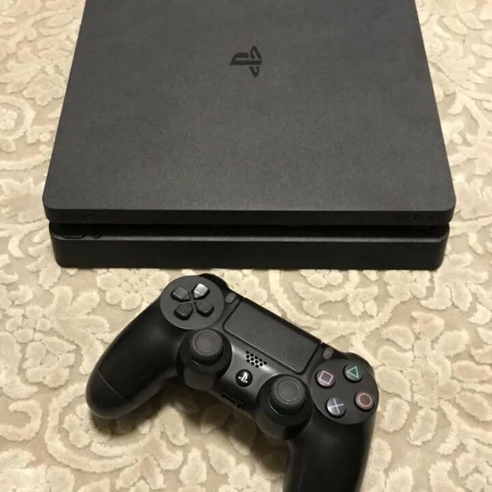 Продаю Sony PlayStation 4, 500GB.
Состояние отличное — чистая, не шуми