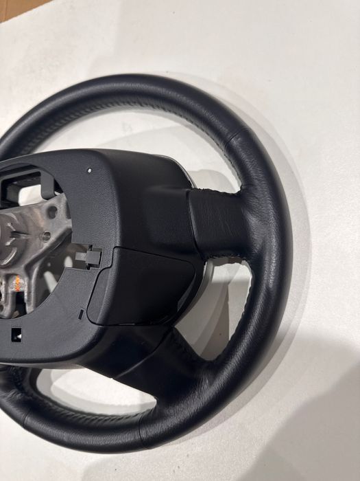 Toyota Prius кожен волан Тойота Приус