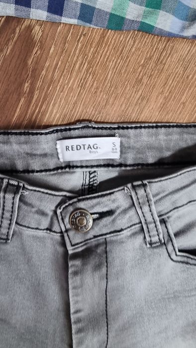 Двойка RED TAG для мальчиков 7-9 лет 
Отличном состоянии 
58 000 сум