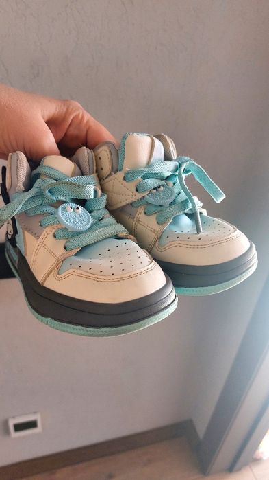 Ботиночки -кросовки для ребёнка