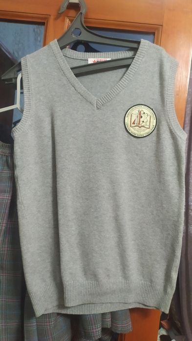 Продам школьную форму для гимназии