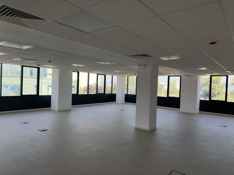 Дава се под наем Офис в София, НПЗ Искър - 296 кв.м за 2560 € - Снимка #1