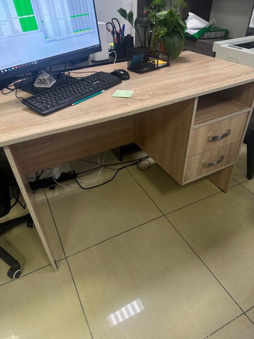 Продам офисный стол