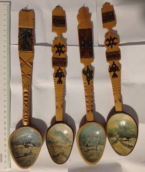 Vând sau schimb obiecte vechi.Preț în funcție de obiectul ales.