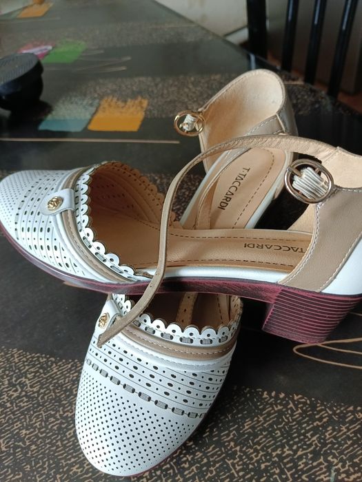 Продам женские туфли