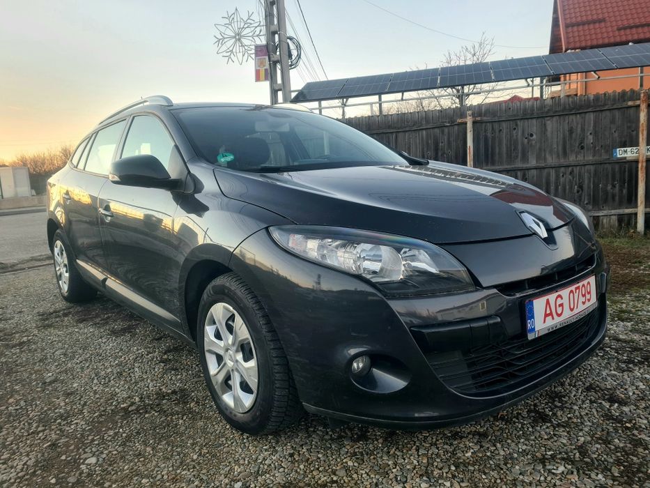 Renault Megane-1.5 Dci an 2012-110 cp 6+1 trepte-panorama-nr rosii