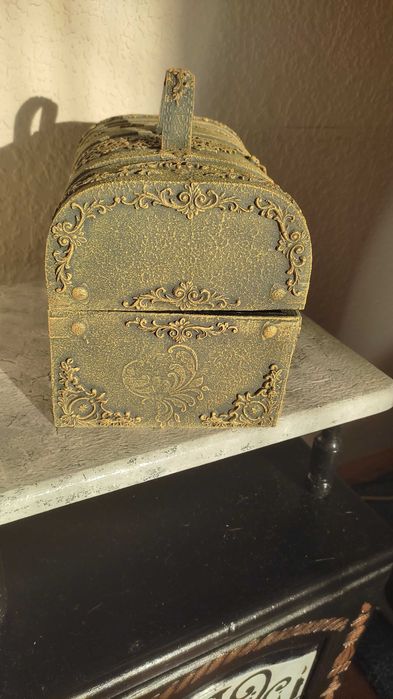 Красиво куфарче за бижута, гримове, снимки или други вещи.