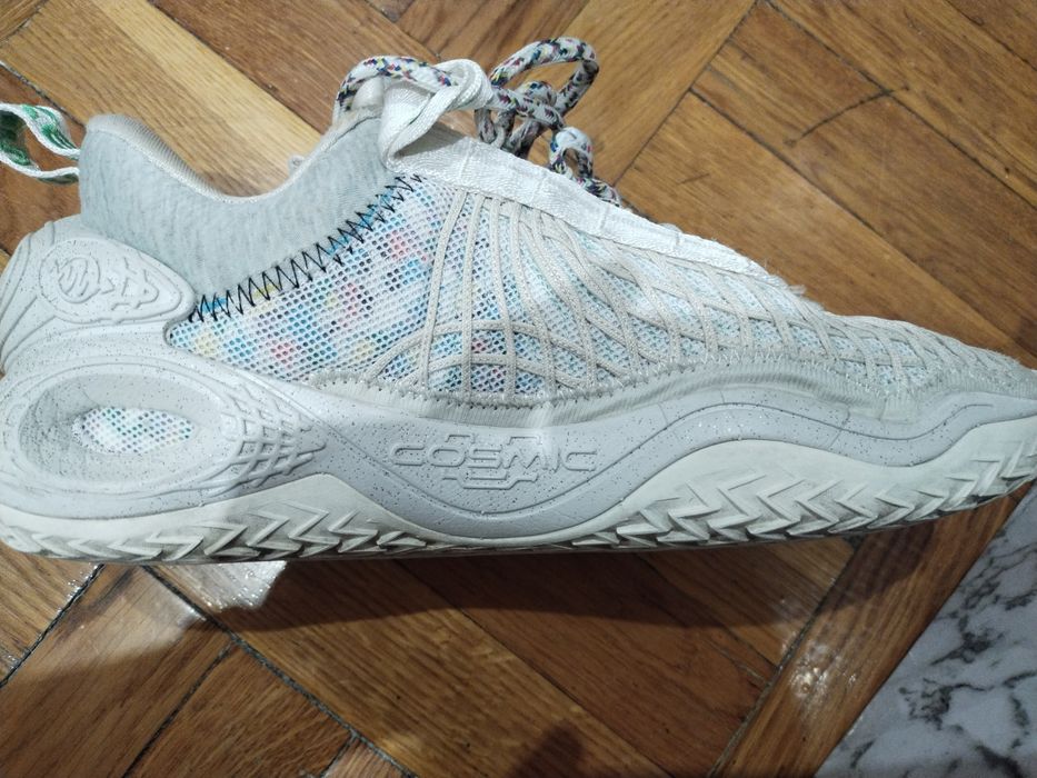 Продам кроссовки