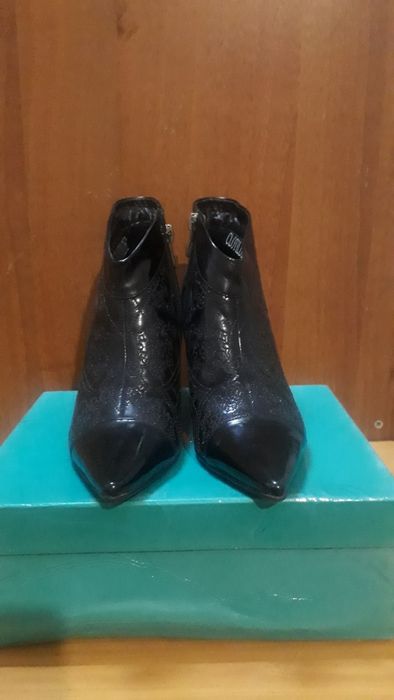 Әдемі кыздарға арналған туфли. 35 размер