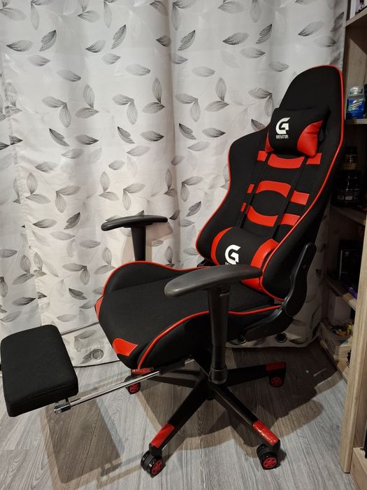 Scaun    gaming   roșu cu negru piele ecologică