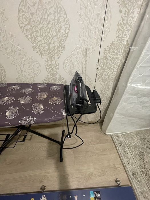 Гладильная доска и утюг