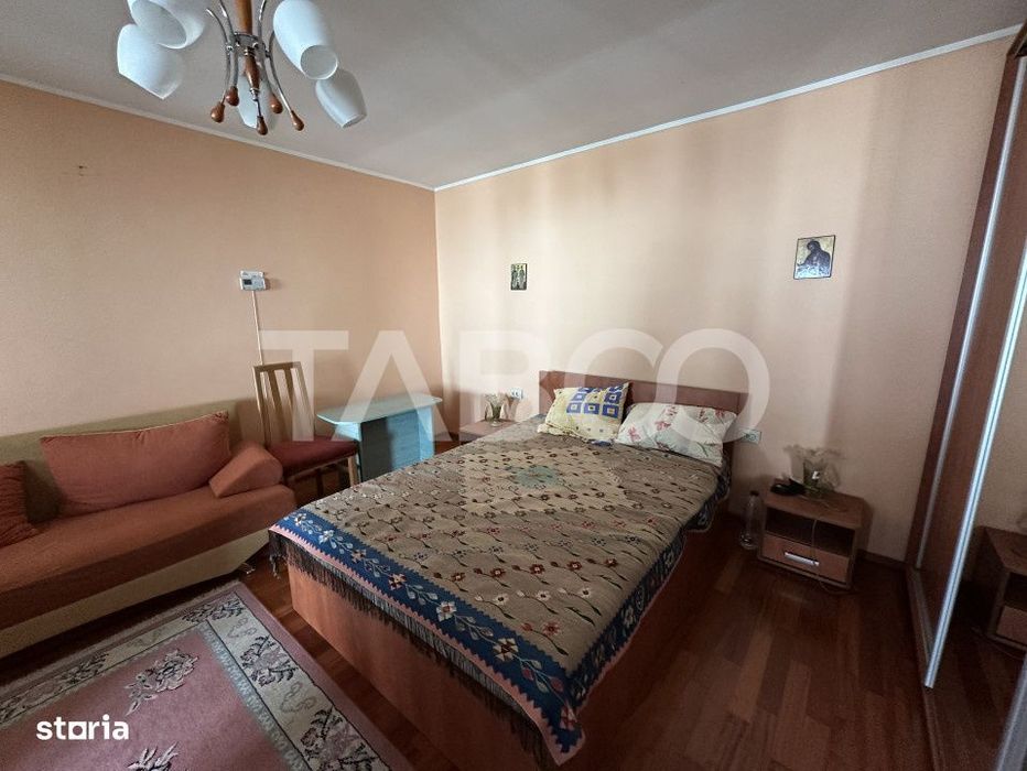 Casa familiala pentru locuit sau vacanta , spatioasa si confortabila .
