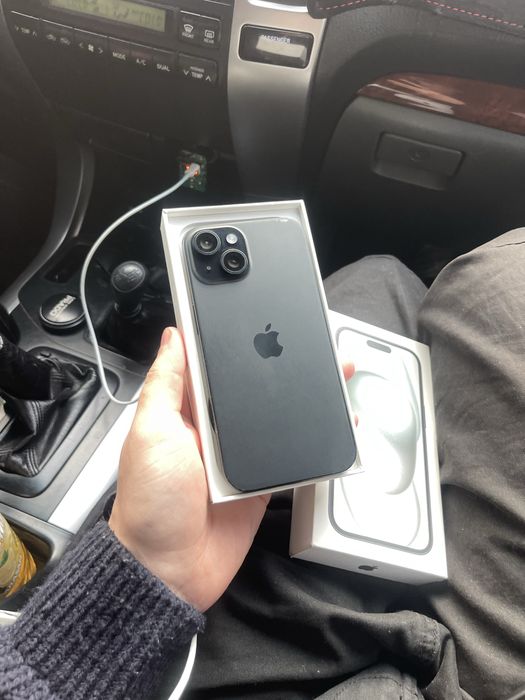 Продам Айфон 15 черный