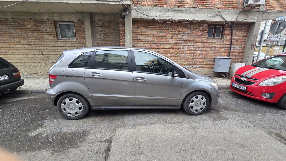 Мерцедес В класа 180