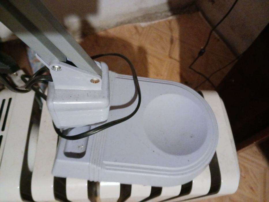 Лампа с чупещо рамо