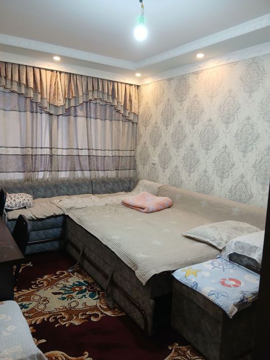 Yangiyoʻlda 3 xonali kvartira sotiladi.