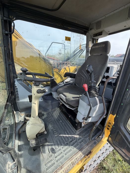 Excavator Komatsu PW 160 pe roti 16 Tone cale si lama + 3 cupe si AC