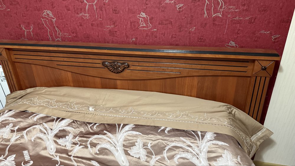 Кровать деревянная двуспальная