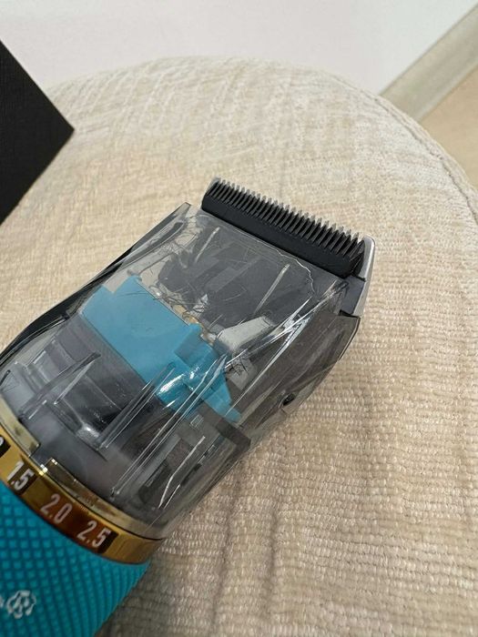 Професионална машинка за подстригване VGR-695