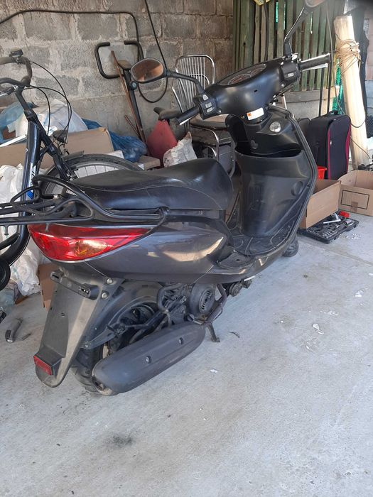 Vând  scuter  yamaha