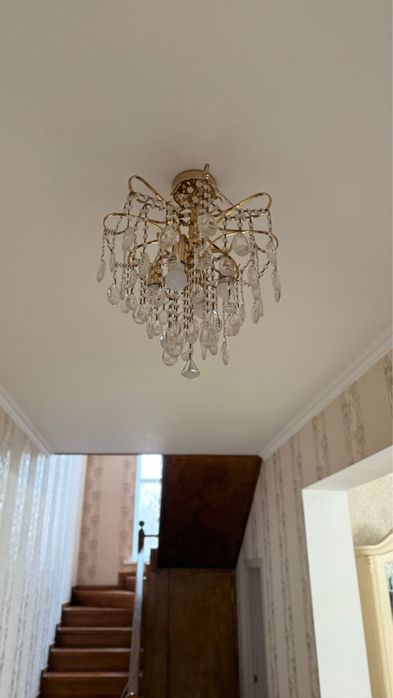 Красивая люстра в продаже