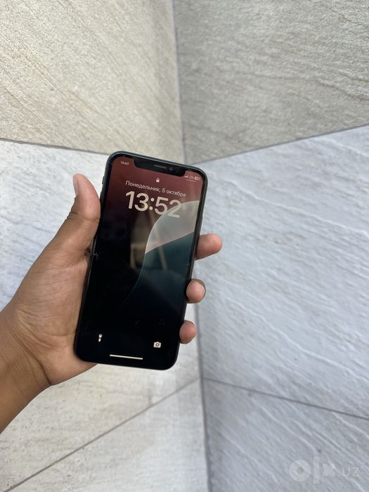 Iphone xs 64 gb .