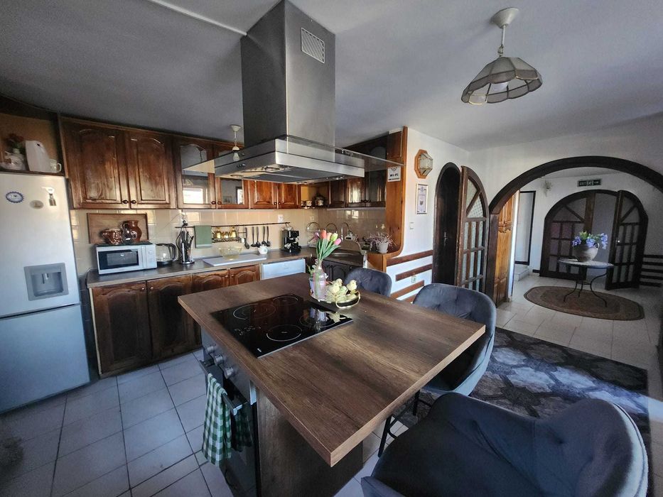 Дава се под наем Къща в с. Арбанаси, Област Велико Търново - 625 кв.м за 1495.83 € - Снимка #6